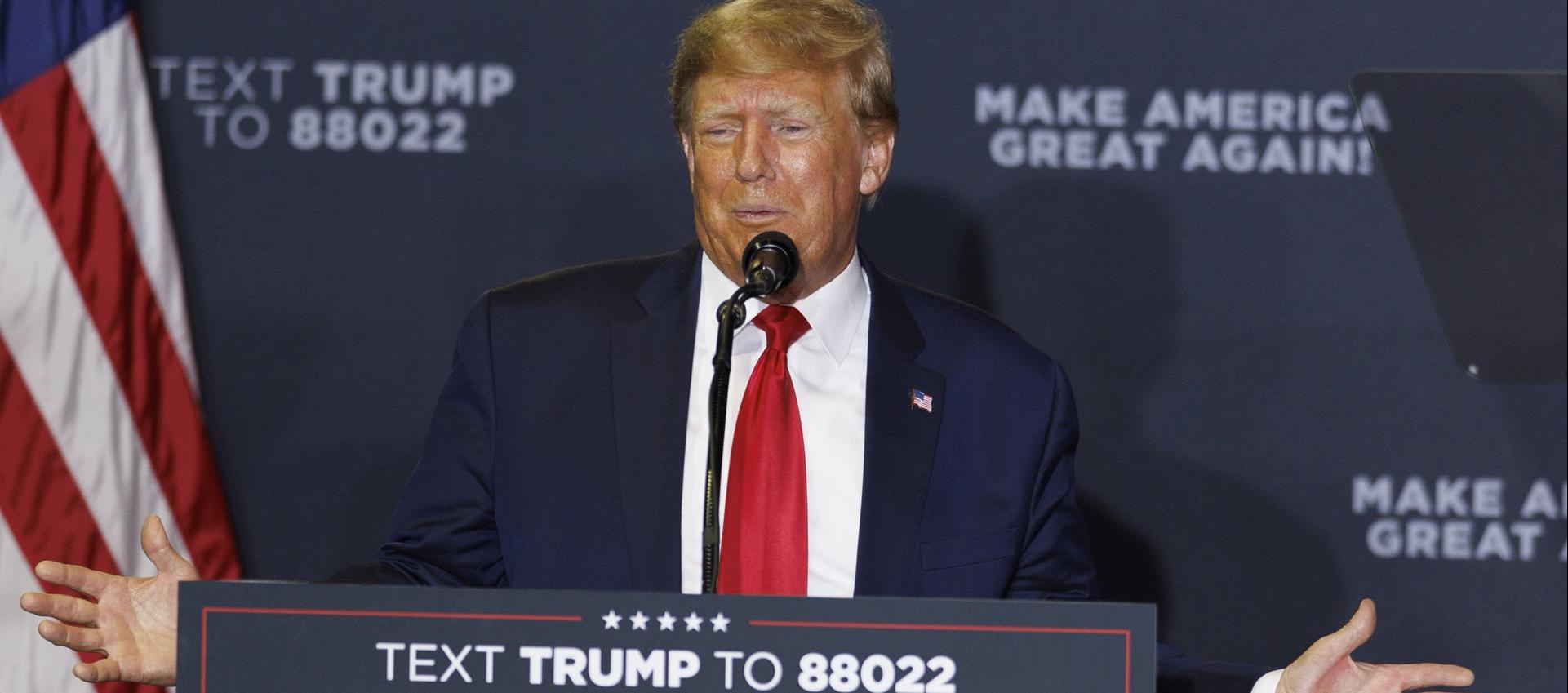 El expresidente Donald Trump en un acto de campaña en Nuevo Hampshire.