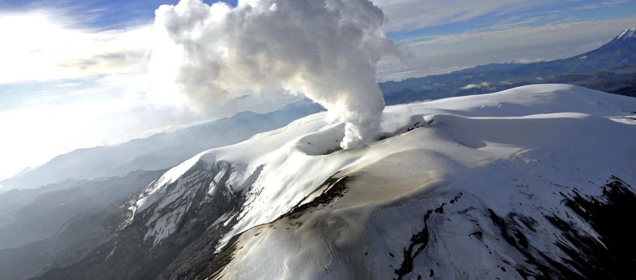 Actividad en el volcán del Nevado del Ruiz.