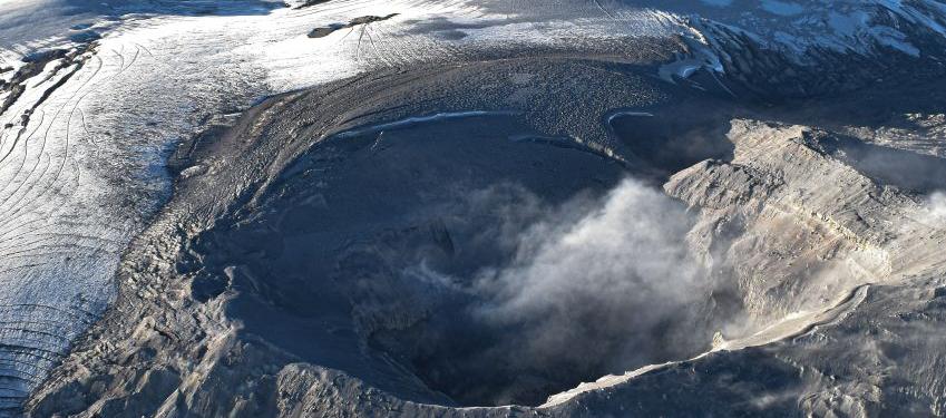 Actividad en el volcán Nevado del Ruiz captada este sábado.