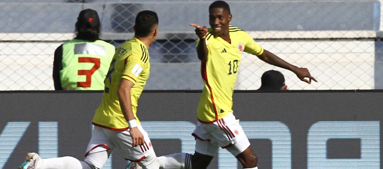 Yáser Asprilla celebra tras marcar el segundo gol de Colombia. 