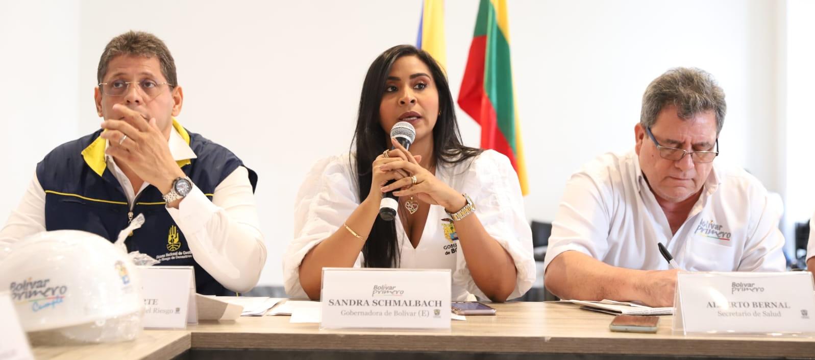 La gobernadora (e) de Bolívar, Sandra Smalbach, el director de la OAGRD, José Ricaurte, y el secretario de Salud Alberto Bernal.