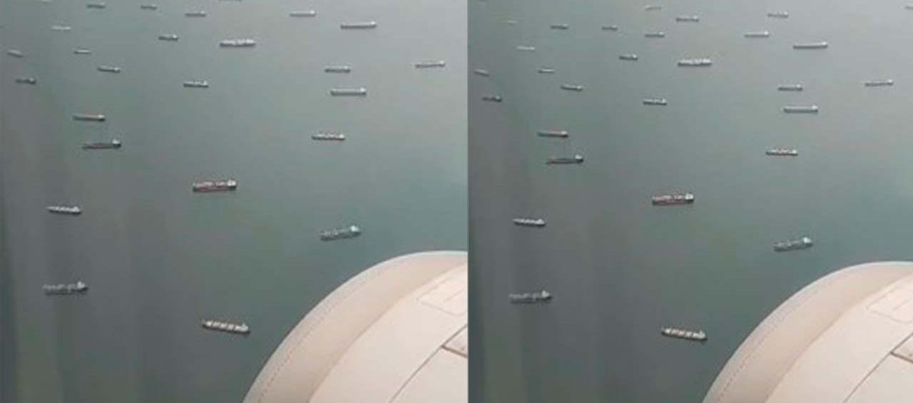 Captura de video en el que se ven varios barcos esperando pasar por Panamá.