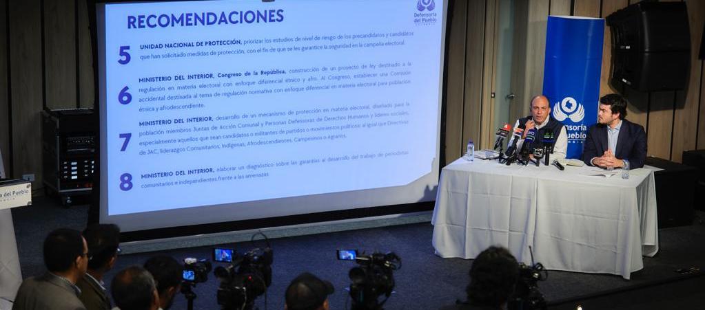 El defensor Carlos Camargo durante la presentación de la "Alerta temprana electoral"