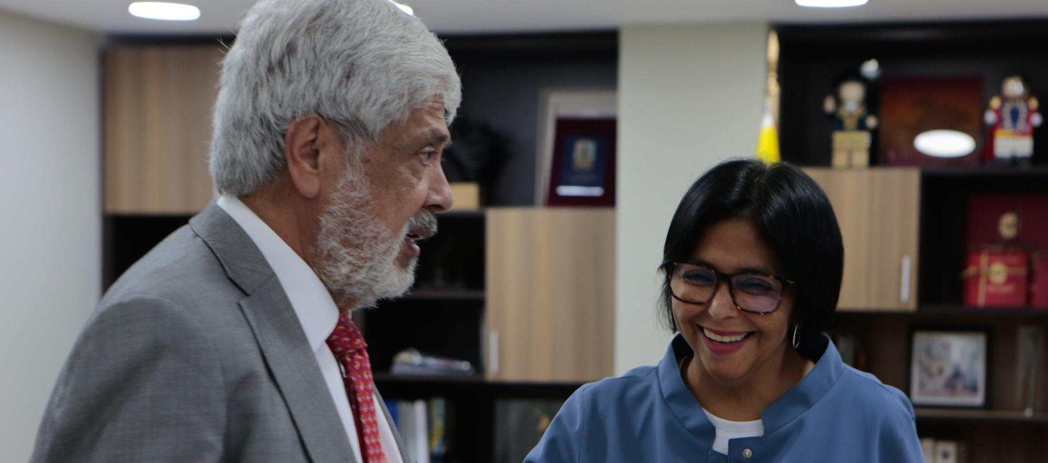 La vicepresidenta de Venezuela, Delcy Rodríguez, sostuvo una reunión de trabajo con Germán Umaña, ministro de Comercio Exterior de Colombia