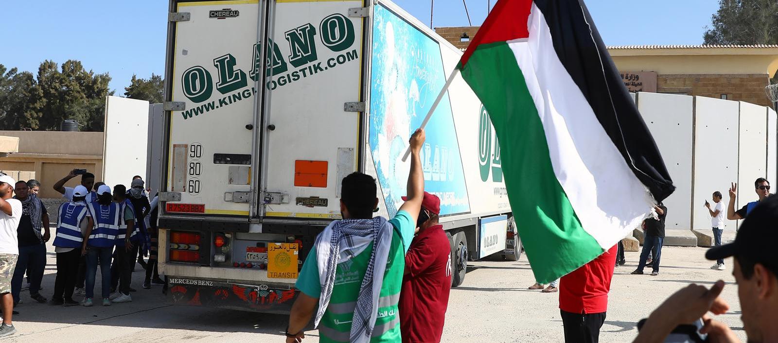 Ingreso de camiones a Gaza por el paso de Rafah