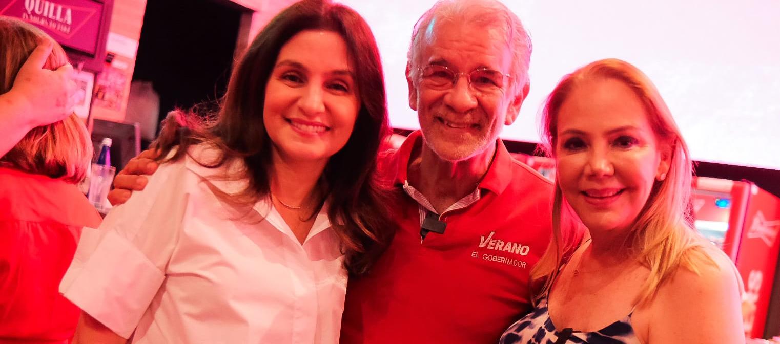 El candidato a la Gobernación Eduardo Verano entre Katia Nule y Liliana Borrero