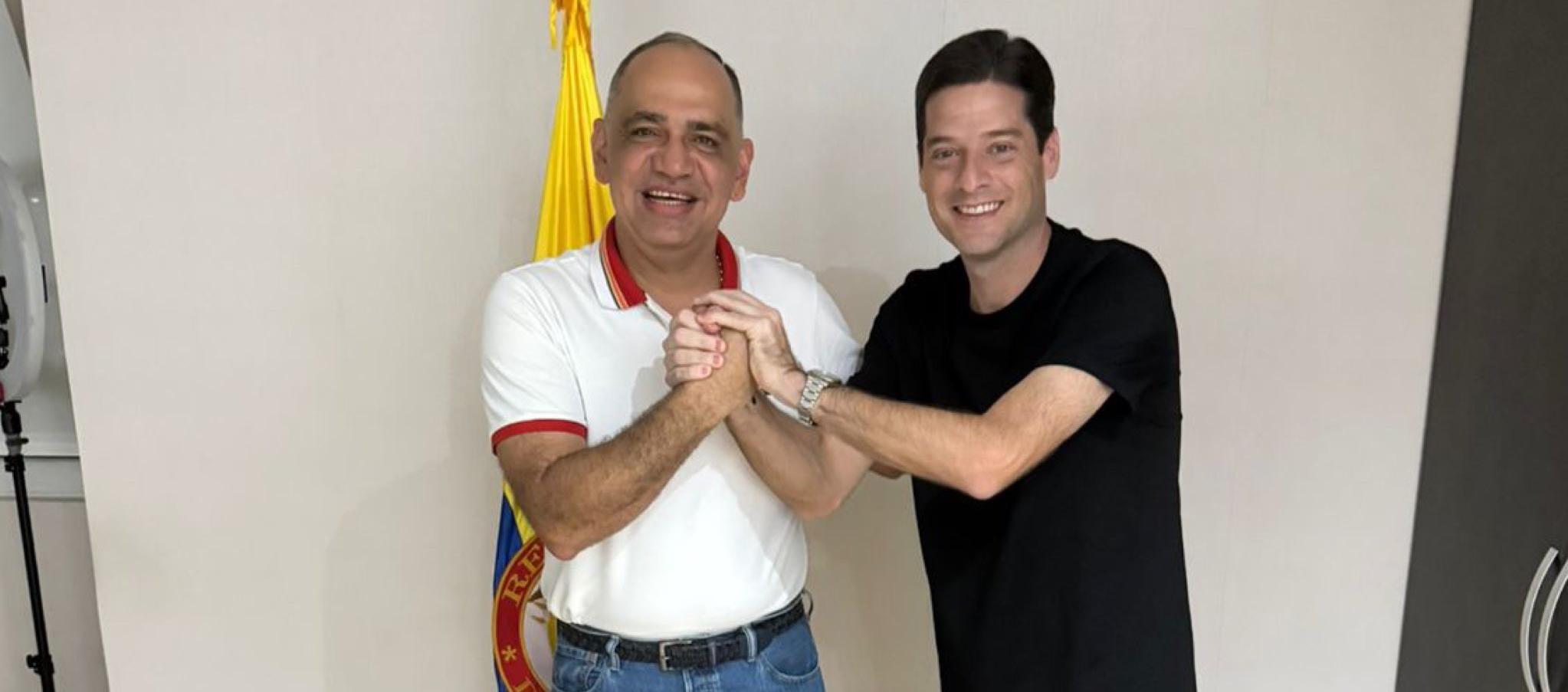 El senador liberal Mauricio Gómez con el alcalde electo de Santa Marta, Carlos Pinedo