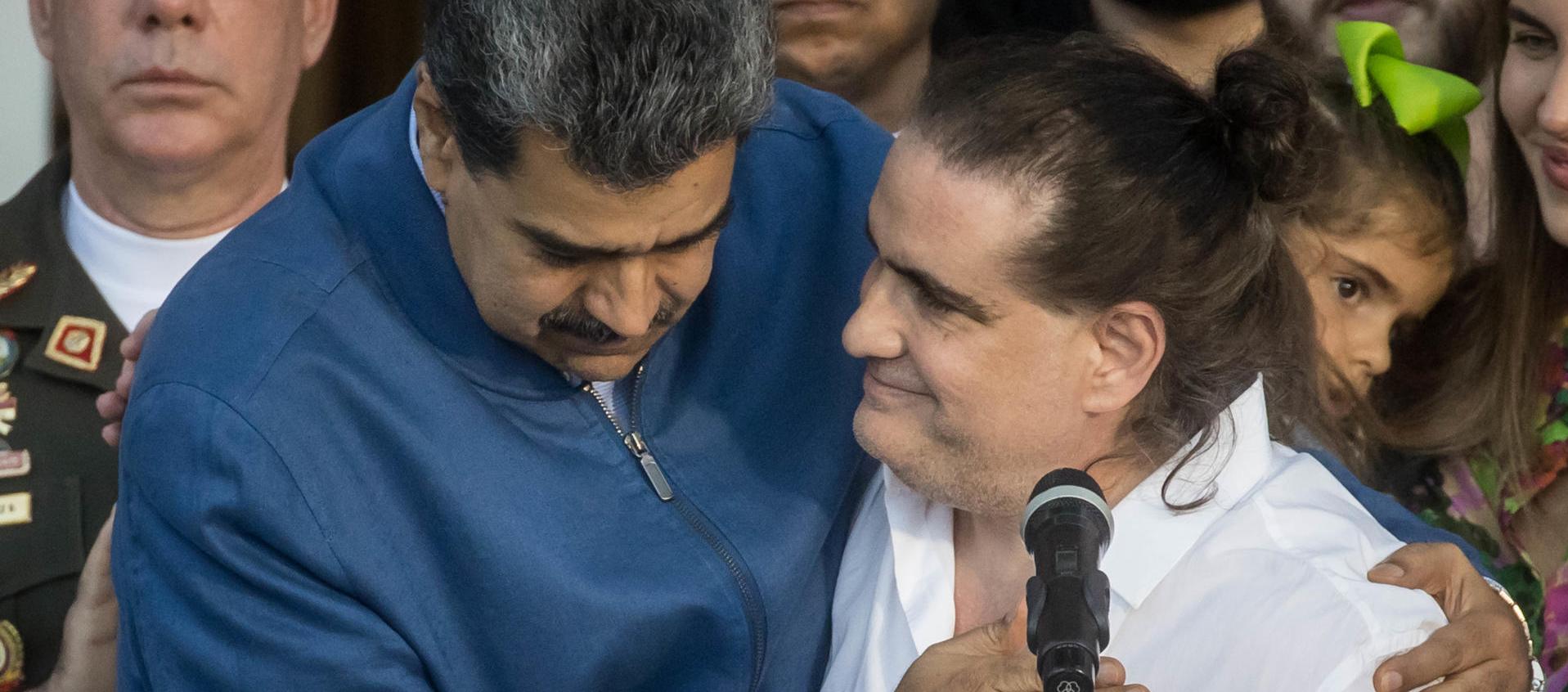 Alex Saab con el Presidente Nicolás Maduro tras su llegada a Caracas. 