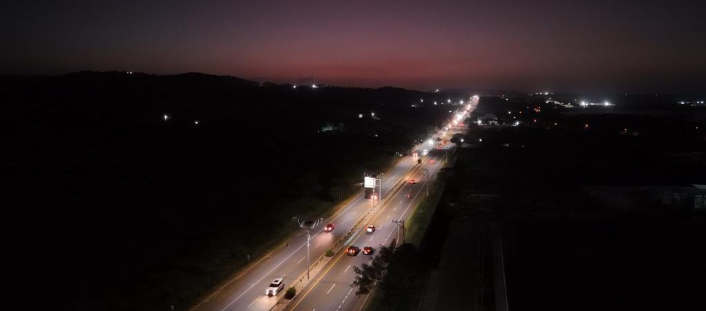 Las obras contemplaron la instalación de luminarias LED en la vía Barranquilla-Puerto Colombia