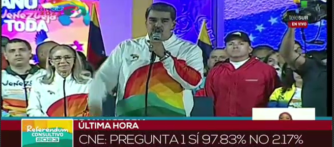 El presidente Nicolás Maduro celebrando los resultados del referendo.