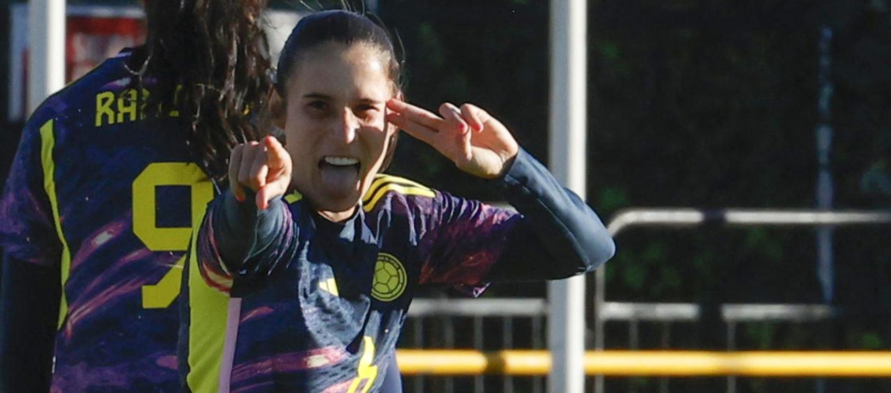 Daniela Montoya celebra el gol con el cual le dio el triunfo a Colombia.
