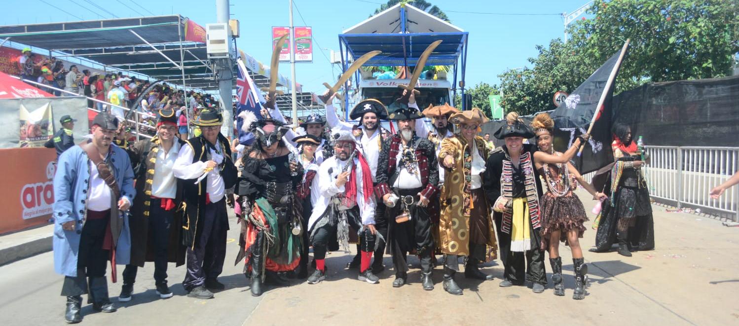 Los Piratas Grand Cayman Islands debutaron en el Carnaval de Barranquilla.
