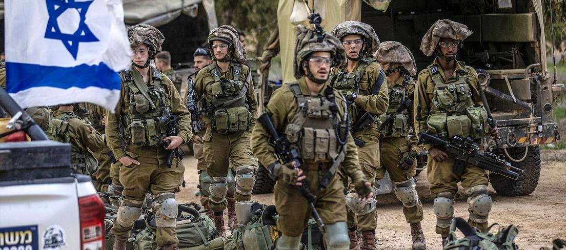 Ejército israelí en posición para ataque. 
