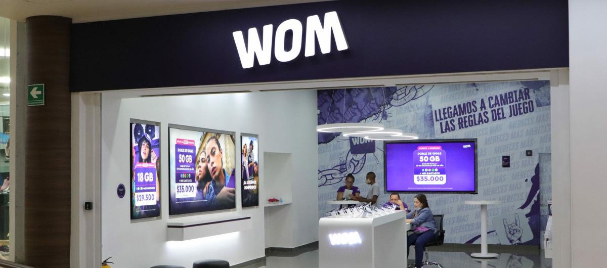 Una sala de ventas de Wom Colombia. 