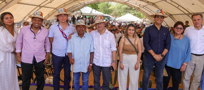 El Presidente Petro y varios de los aliados de 'Misión Guajira'