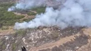 Toma aérea del incendio en el Parque Isla Salamanca.