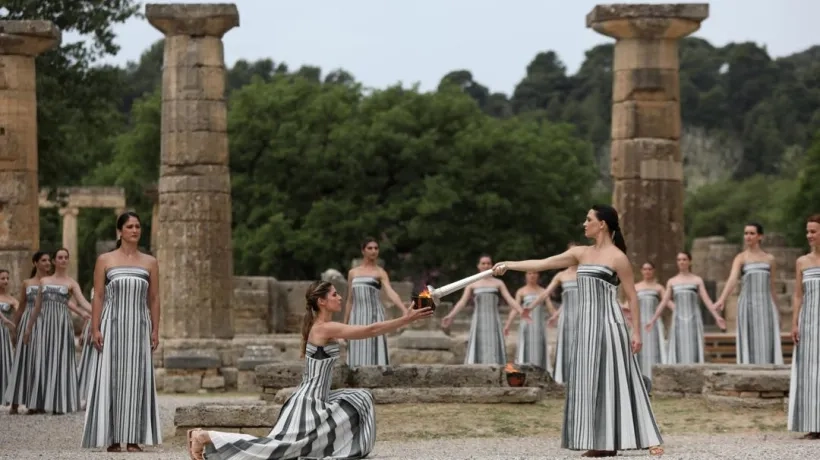 Encienden la antorcha olímpica este lunes en las ruinas de la antigua Olimpia.