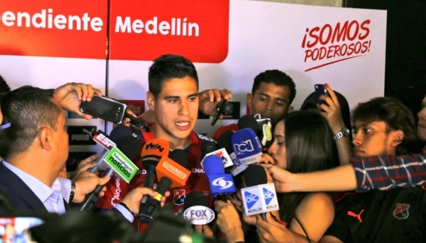 Mauricio Molina, futbolista colombiano.