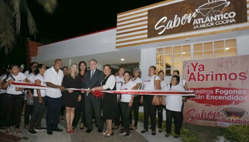 Momento de la inauguración del restaurante Sabor Atlántico.