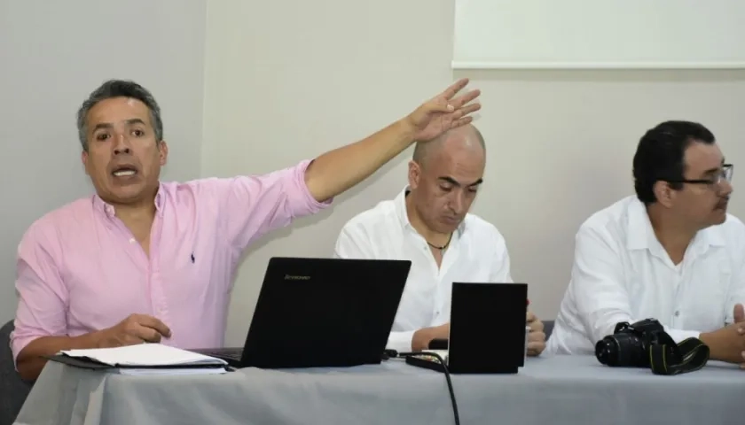 El empresario Andrés Avilés durante la rueda de prensa que organizó para explicar el suceso.