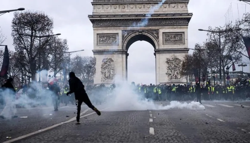 Manifestantes protestaron en todo Francia.