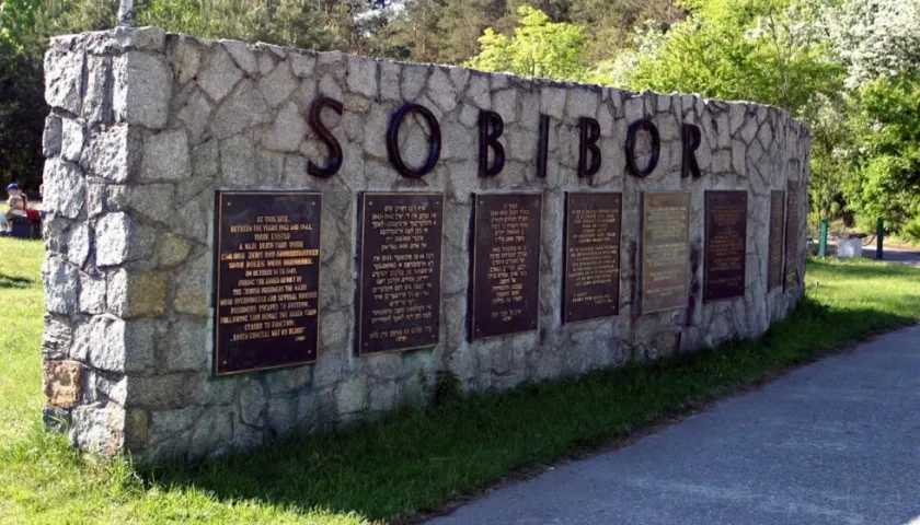 Monumento conmemorativo del campo de exterminio de Sobibor en Polonia.