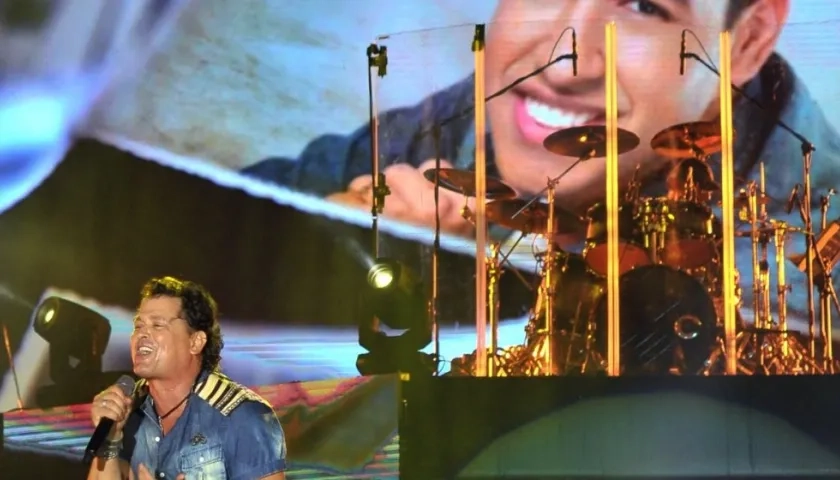 Carlos Vives durante la presentación de la canción.