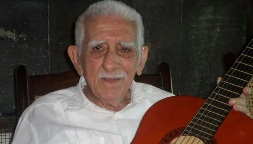 El maestro Julio Salvador Erazo Cuevas.