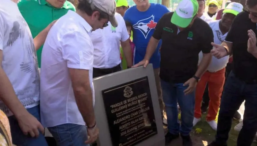 El Alcalde Char durante la inauguración del parque de béisbol El Alcalde Char durante la inauguración del parque de béisbol menor Guillermo Muñoz Charri. 