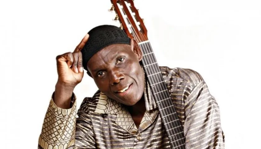 El músico zimbabuense "Tuku" Oliver Mtukudzi.