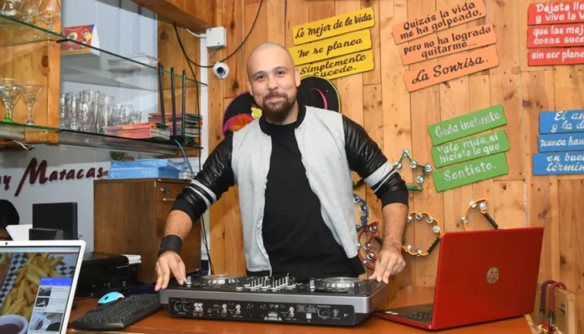 El DJ Jhonny Lindo.