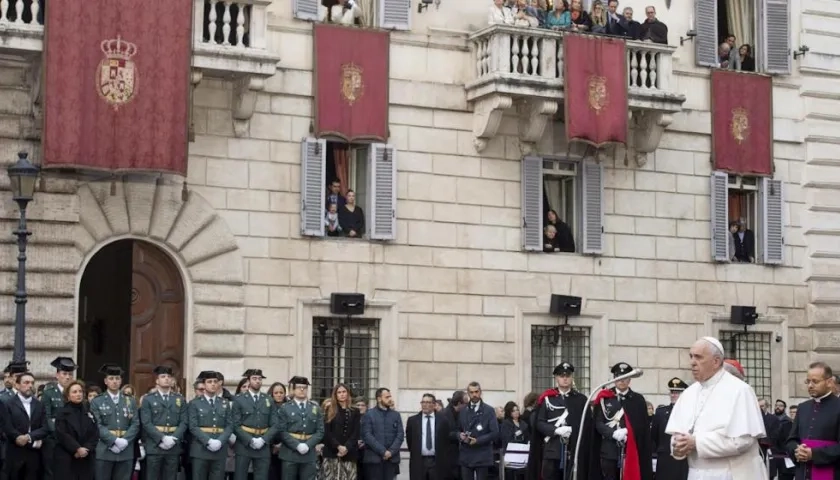 Papa Francisco en la tradicional visita a la Plaza España en Roma, que hace todos los años el 8 de diciembre.