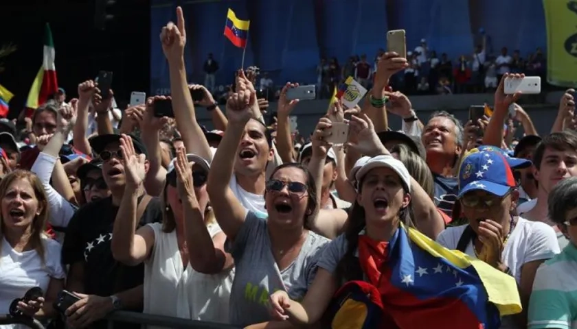 Cientos de venezolanos no reconocen la legitimidad de Nicolás Maduro.
