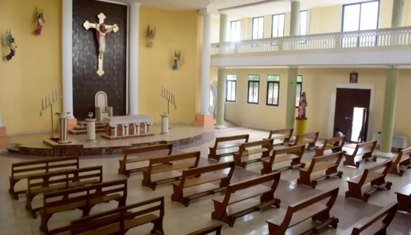 Interior de la iglesia San Rafael, en el barrio Montes de Barranquilla.
