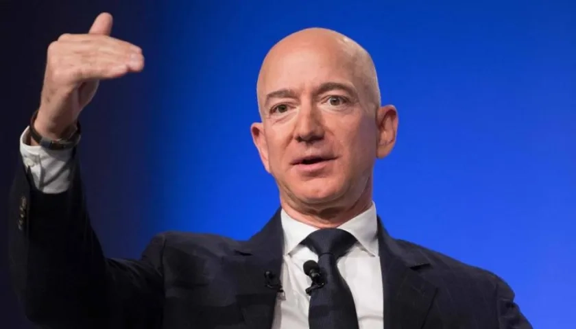 Jeff Bezos, sigue siendo la persona más rica del mundo.