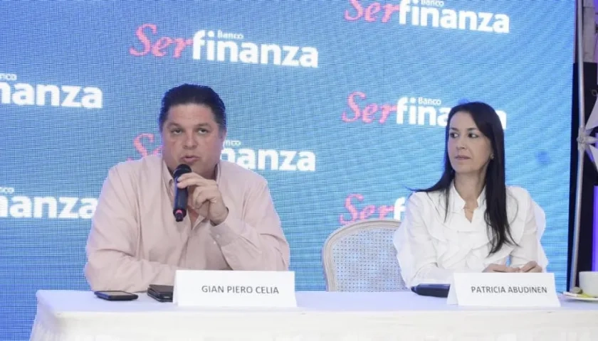 Gian Piero Celia, presidente de Serfinanza, y Patricia Abudinen, vicepresidente Financiera de Banco Serfinanza