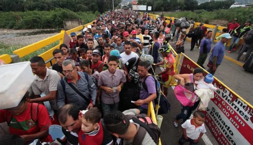 Unos 63 mil venezolanos cruzan a diario la frontera entre Venezuela y Colombia.