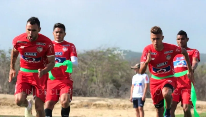Jugadores del Junior en el entrenamiento previo al viaje a Ibagué.