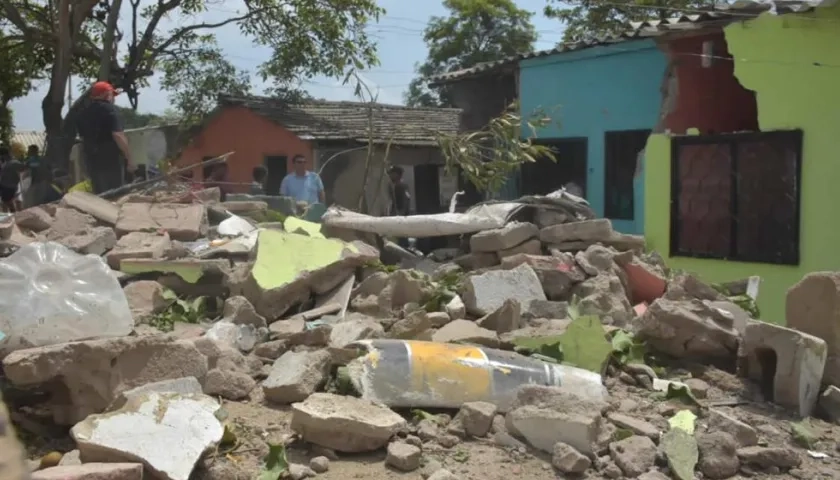 Así se ven las casas afectadas por el accidente de tránsito que en Malambo dejó cuatro muertos.