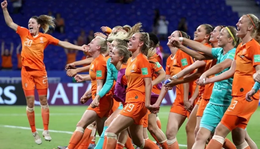 Holandesas celebran el paso a la final del Mundial de Fútbol.