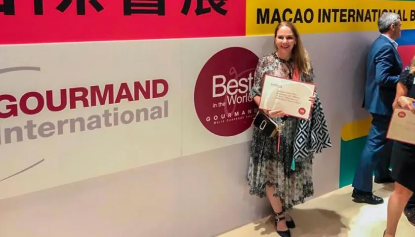 La Primera dama departamento, Lilian Borrero con el reconocimeinto de Gourmand World Awards 2019.