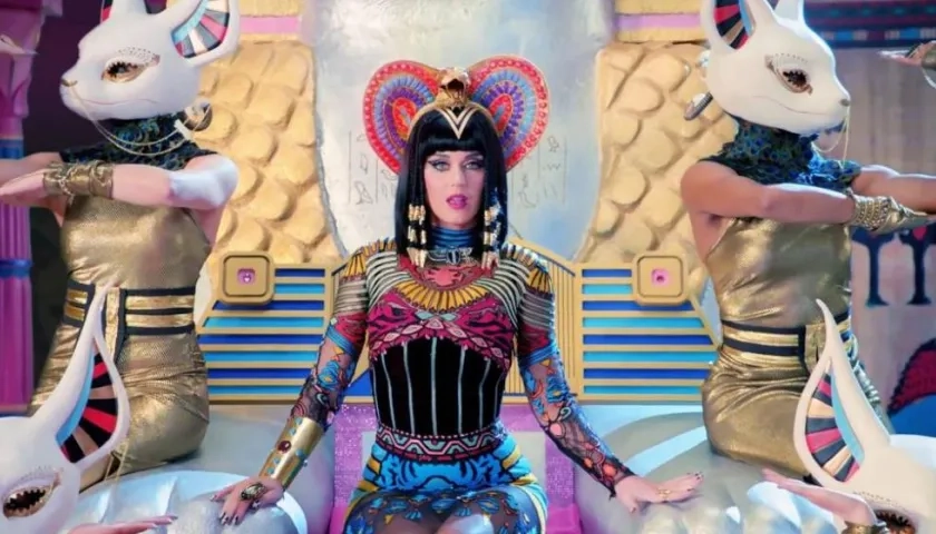 La cantante Katy Perry en video de 'Dark Horse'.