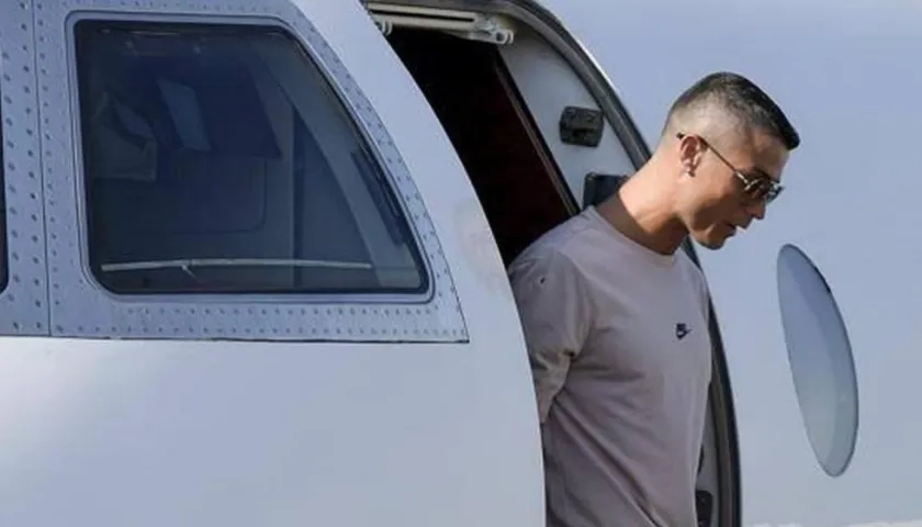 Cristiano Ronaldo viaja en un avión ambulancia.