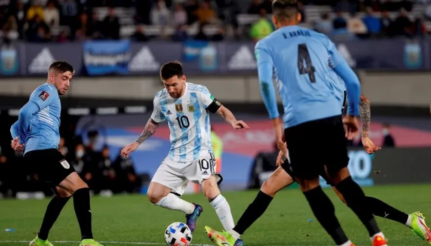 Lionel Messi de Argentina, durante el partido frente a Uruguay por las eliminatorias a Catar 2022. 