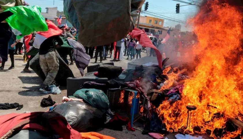 Los hechos ocurrieron en la ciudad de Iquique, ubicada en la costa norte del país, donde esta mañana se desplegó una marcha "antimigración". 