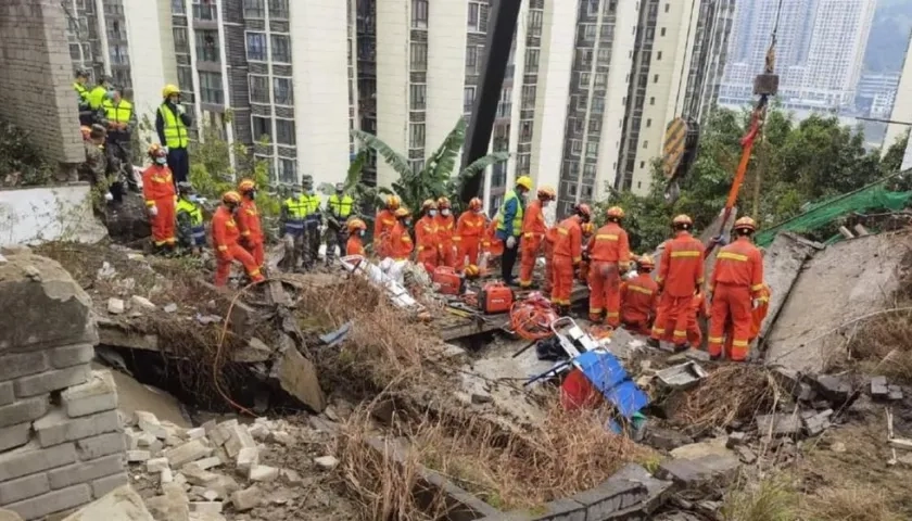 Una explosión en una cafetería en Chongqing dejó 16 muertos.