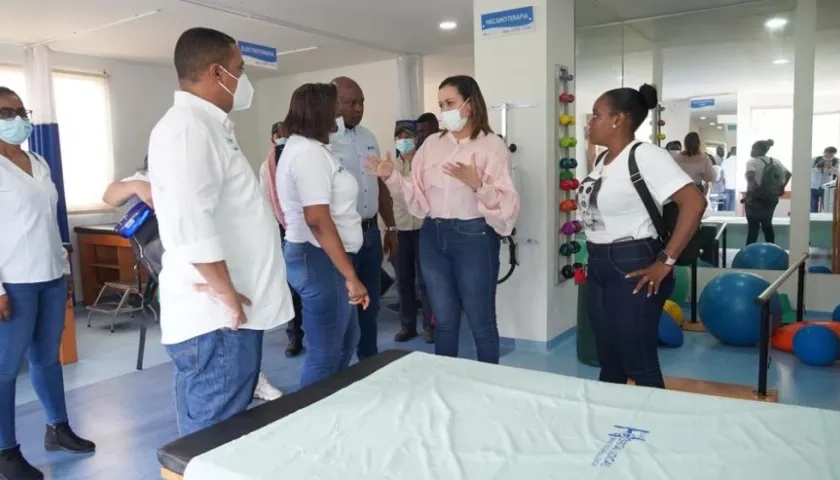 La ministra de Salud, Carolina Corcho, en la visita de este sábado a Quibdó.