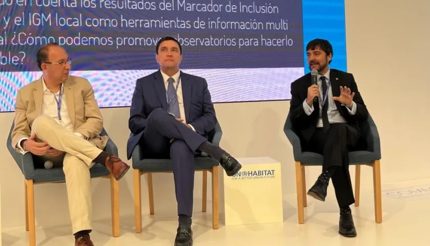El Alcalde de Barranquilla, Jaime Pumarejo (derecha).