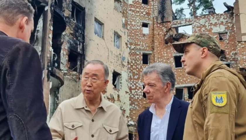 Juan Manuel Santos y Ban Ki-Moon en Ucrania.