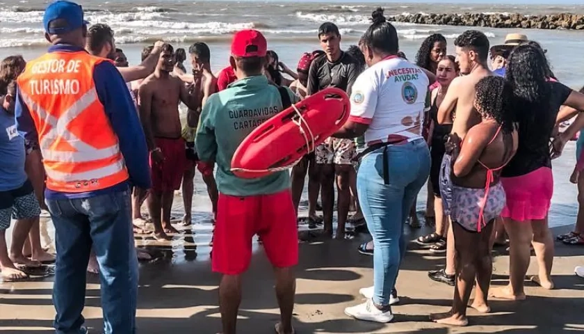 La Alcaldía de Cartagena realizó una jornada de sensibilización a quienes prestan sus servicios en las playas.
